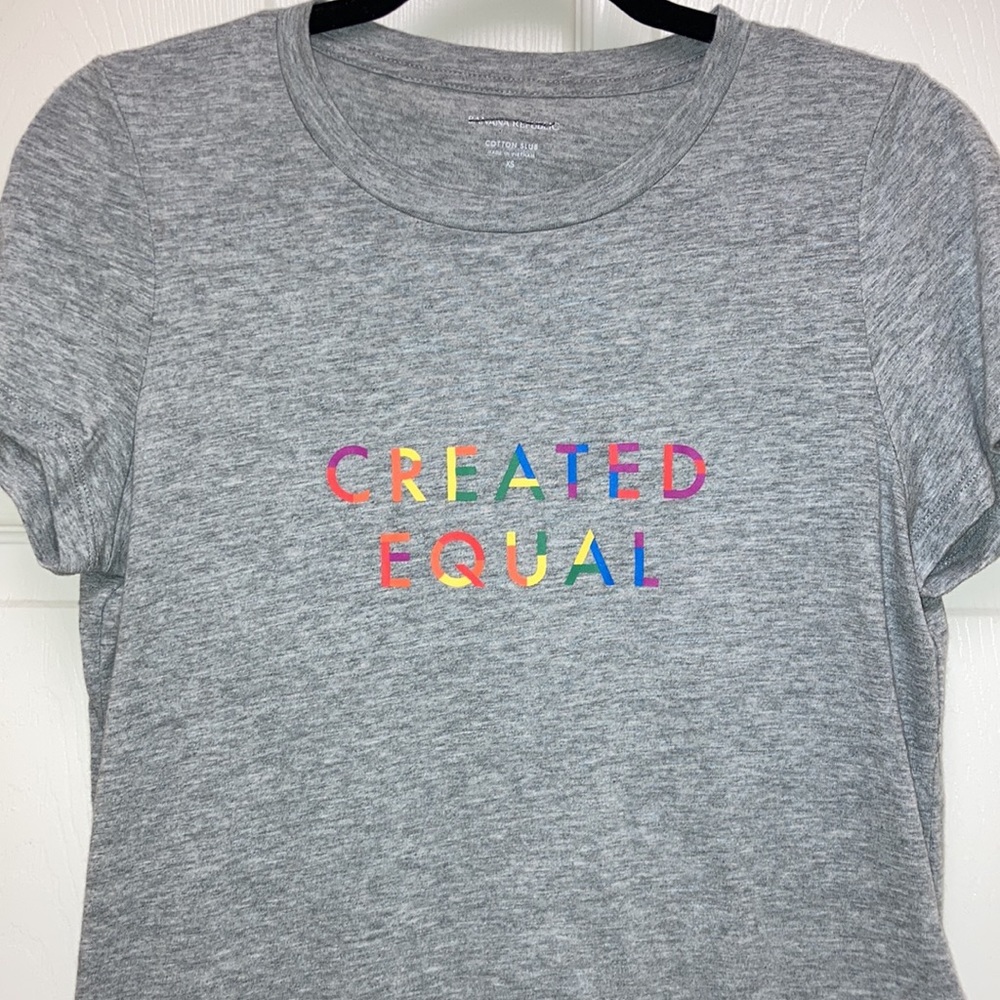 🎉10 For $10🎉New Banana Republic Gray “Created Equal” T-Shirt Size XS - Picture 1 of 6